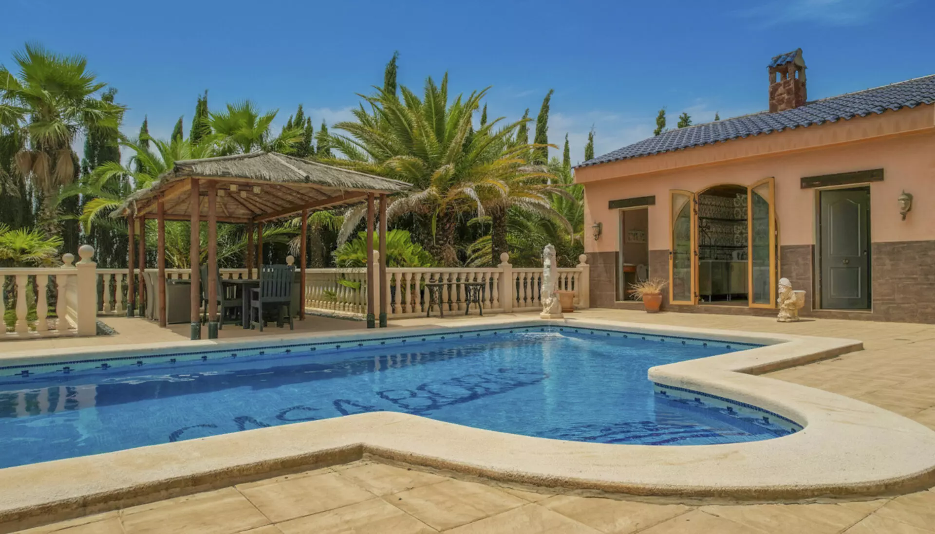 Mediterranean Villa Of 700 M² With Multi-functional Retreat In Salinas/sax, Alicante