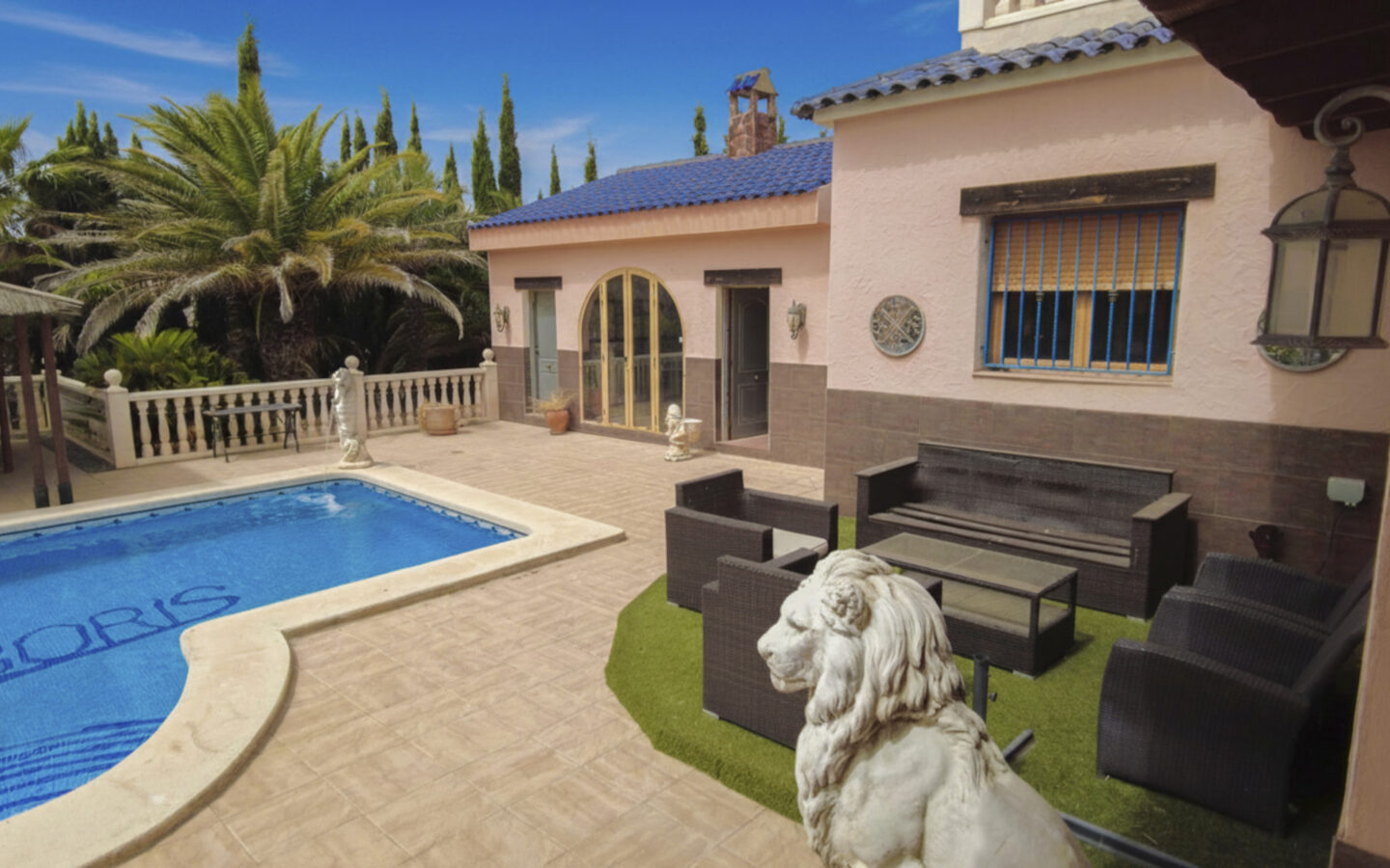 Mediterranean Villa Of 700 M² With Multi-functional Retreat In Salinas/sax, Alicante