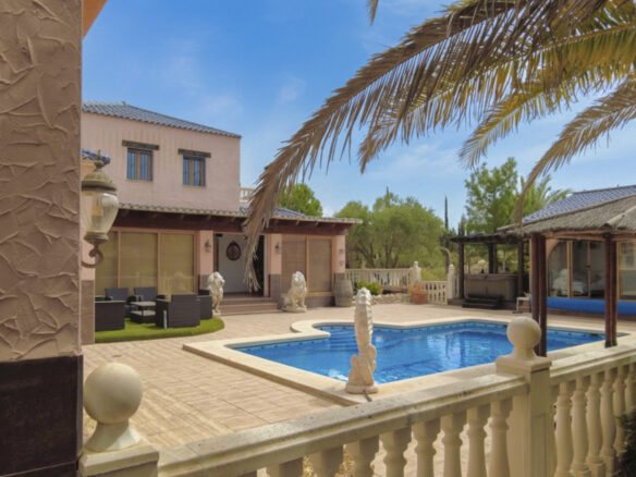 Mediterranean Villa Of 700 M² With Multi-functional Retreat In Salinas/sax, Alicante
