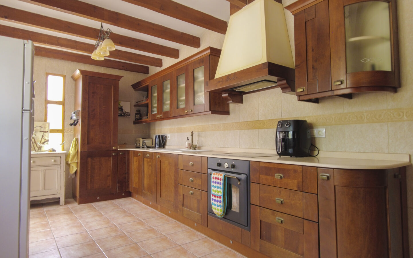Mediterranean Villa Of 700 M² With Multi-functional Retreat In Salinas/sax, Alicante