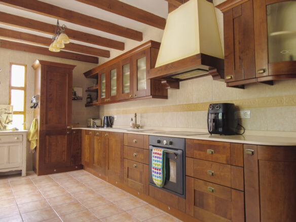 Mediterranean Villa Of 700 M² With Multi-functional Retreat In Salinas/sax, Alicante