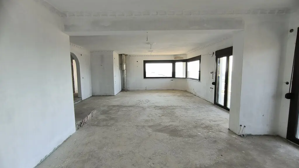 Complex Of 510 M² On The Olympic Coast