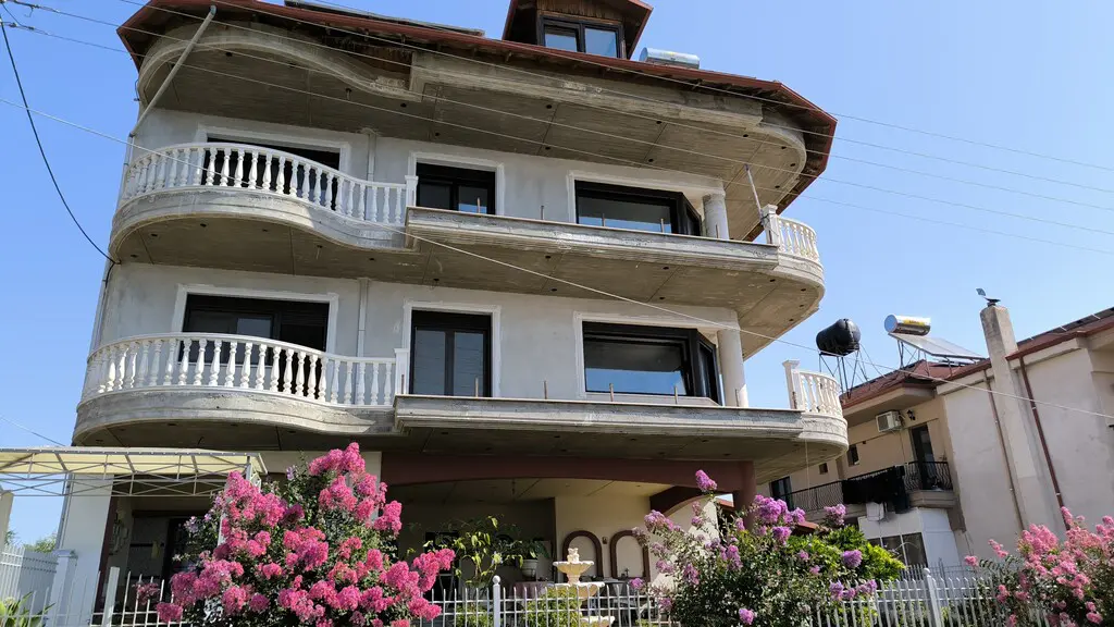 Complex Of 510 M² On The Olympic Coast