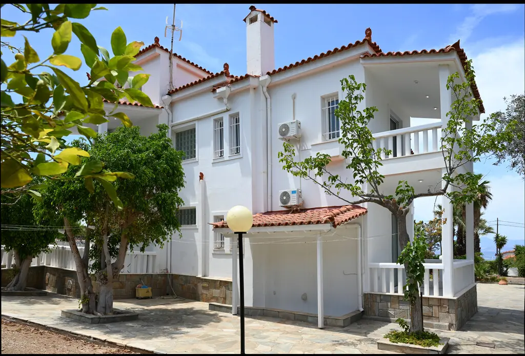 Villa Of 350 M² In Attica