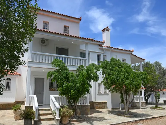 Villa Of 350 M² In Attica