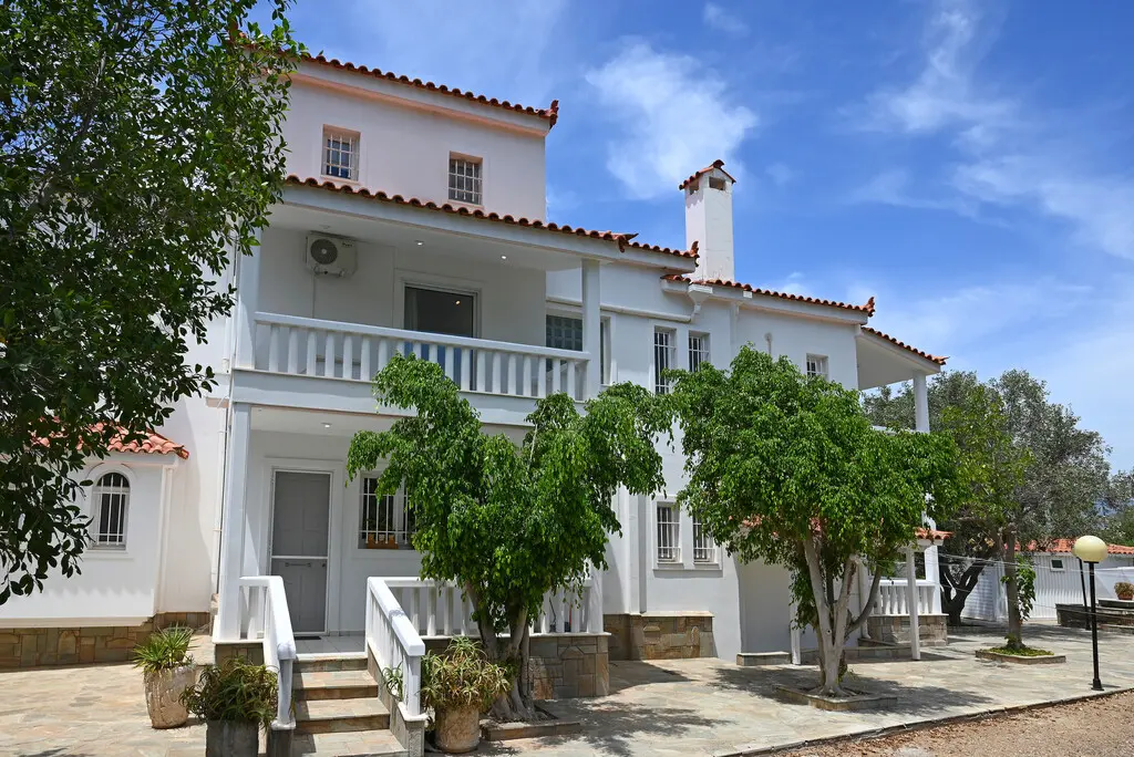 Villa Of 350 M² In Attica