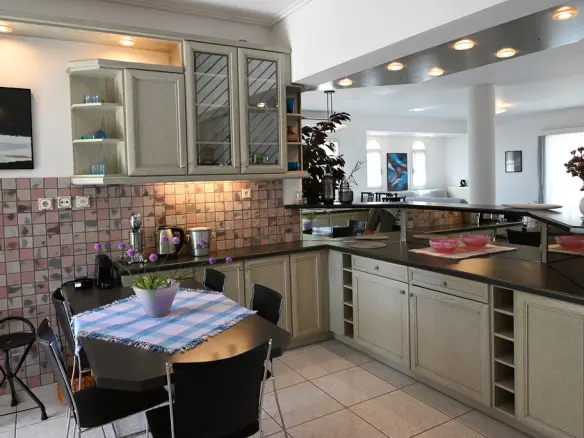 Villa Of 350 M² In Attica