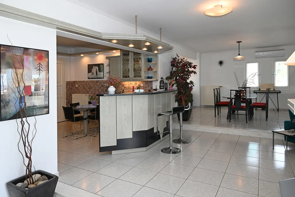 Villa Of 350 M² In Attica
