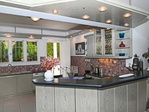 Villa Of 350 M² In Attica