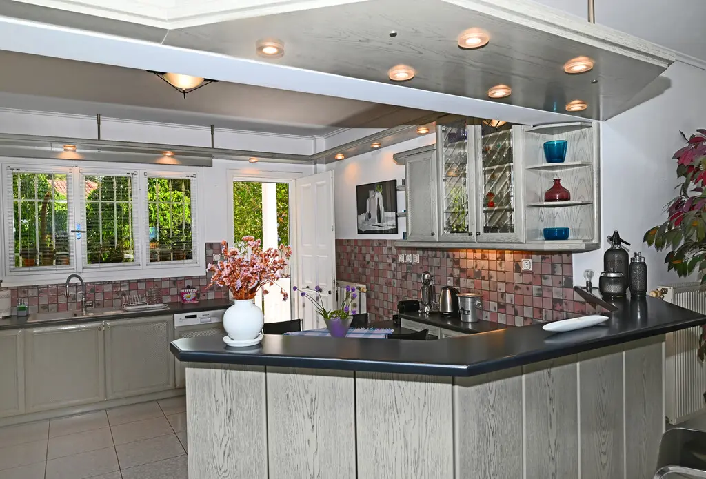 Villa Of 350 M² In Attica