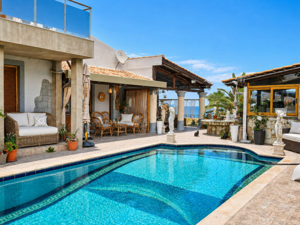 Estate Of 7 Bedrooms With Pool And Guest House In Agia Pelagia, Heraklion