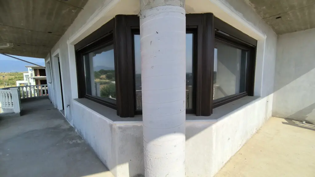 Complex Of 510 M² On The Olympic Coast