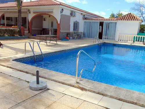 Apartment Of 276 M² With 5 Bedrooms And 3 Bathrooms In Alhaurín El Grande