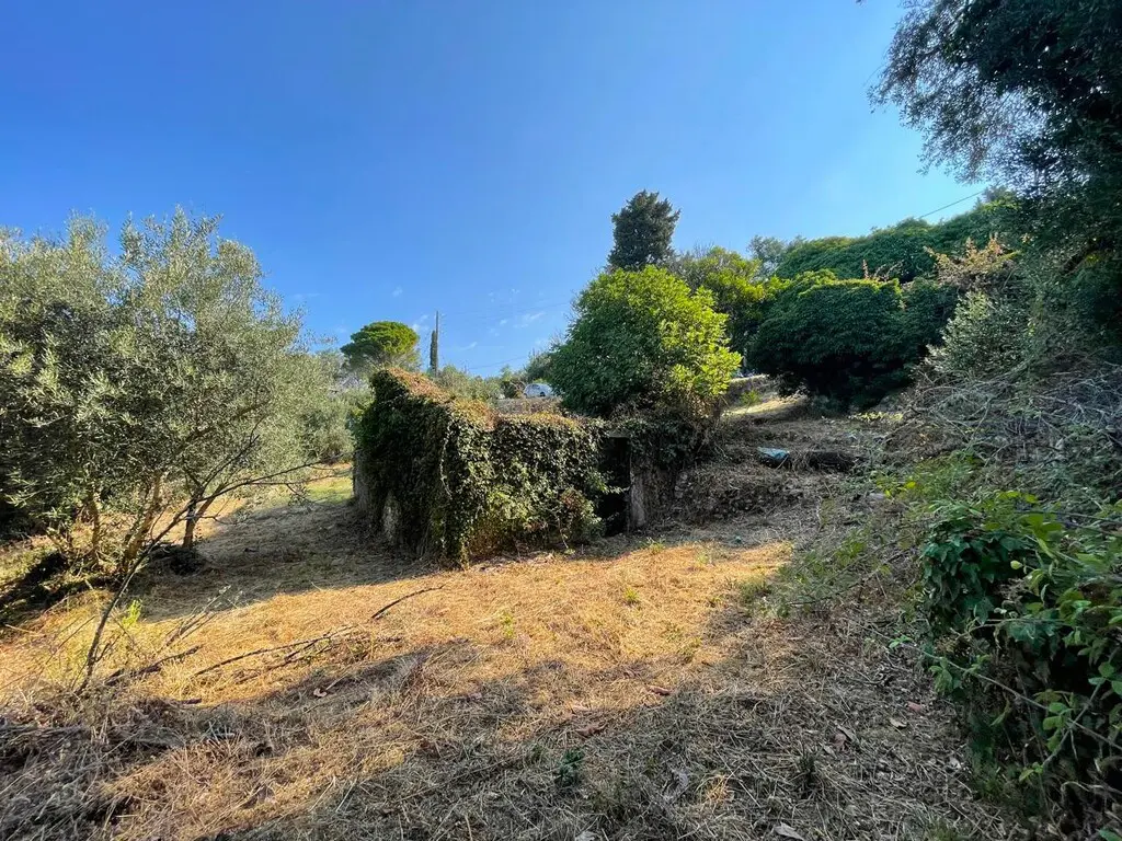 Land Of 1047 M² In Corfu