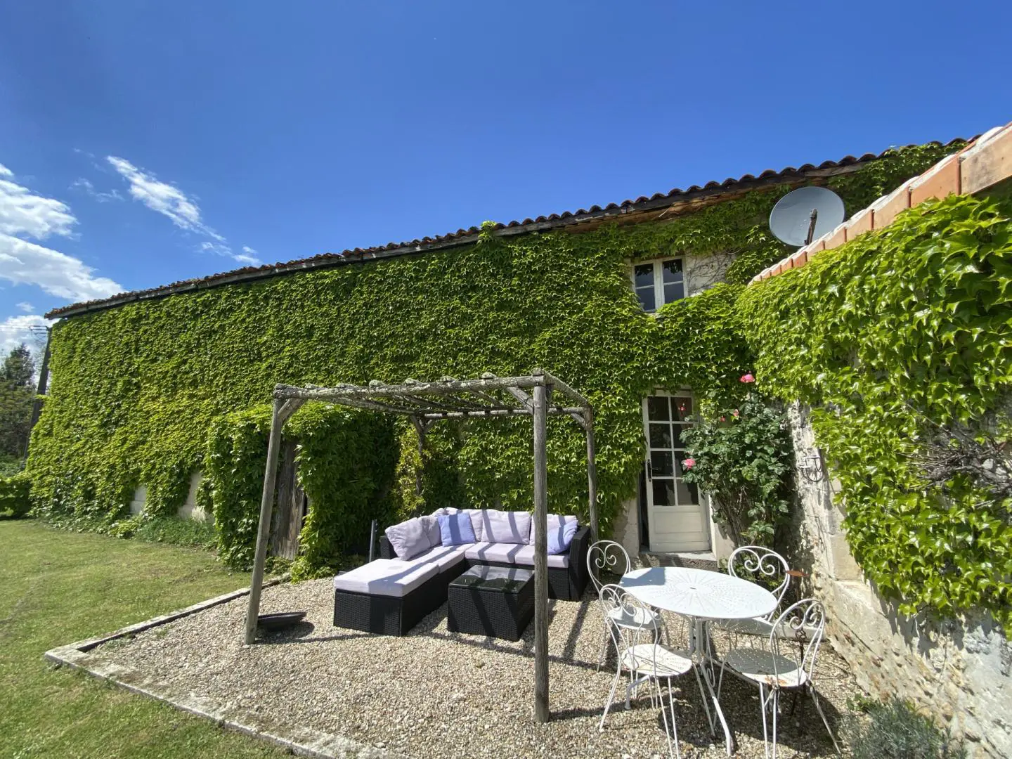 Country House Near Aubeterre With 2 Guest Houses And Land