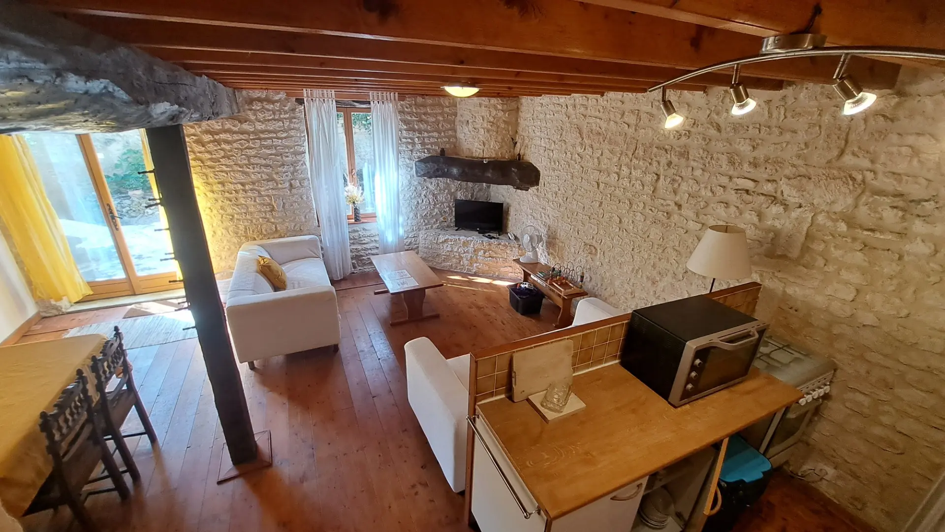 Bungalow Featuring 4 Gîtes, Pool And Garden In Saint Jean D’angely