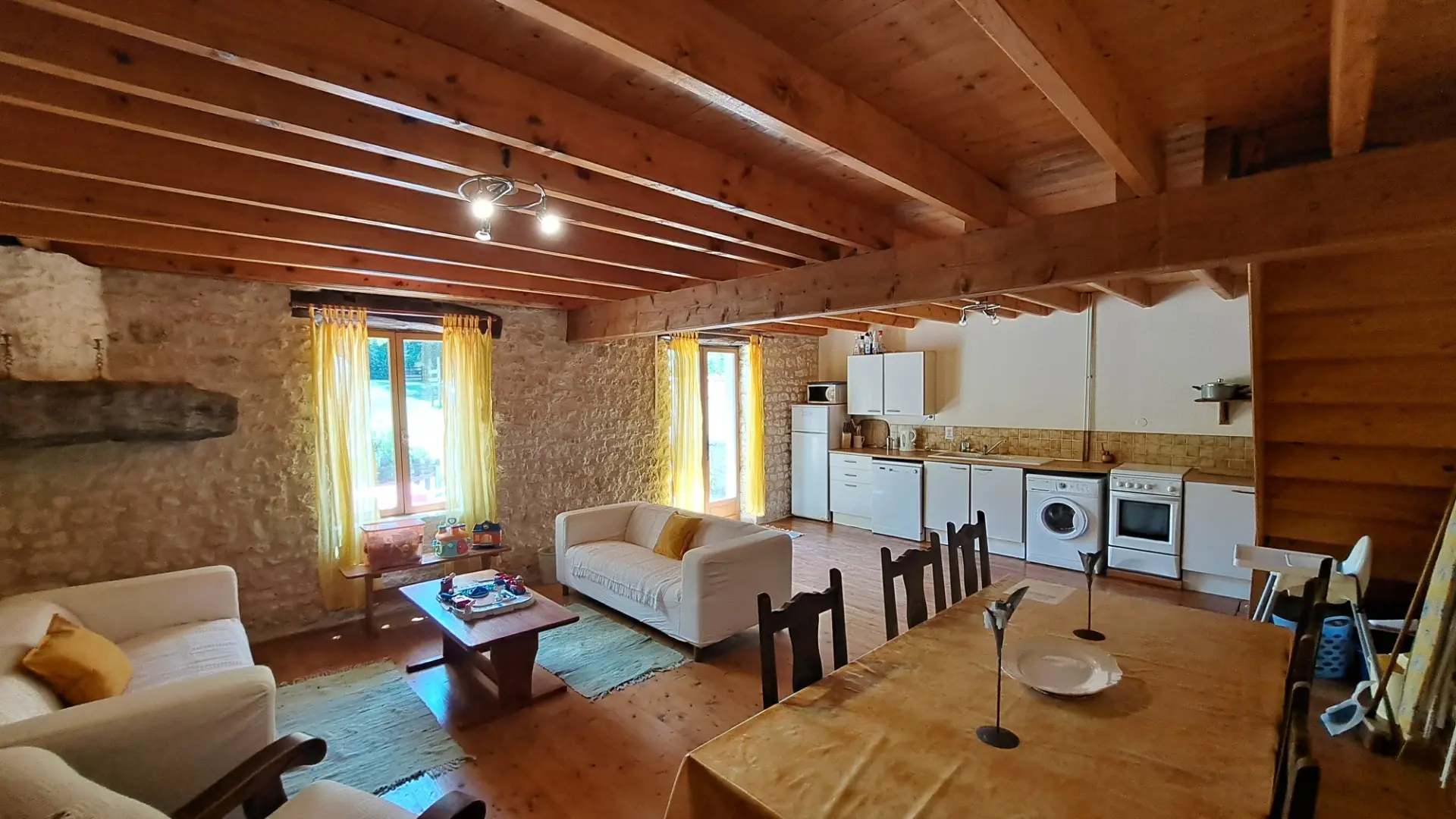 Bungalow Featuring 4 Gîtes, Pool And Garden In Saint Jean D’angely