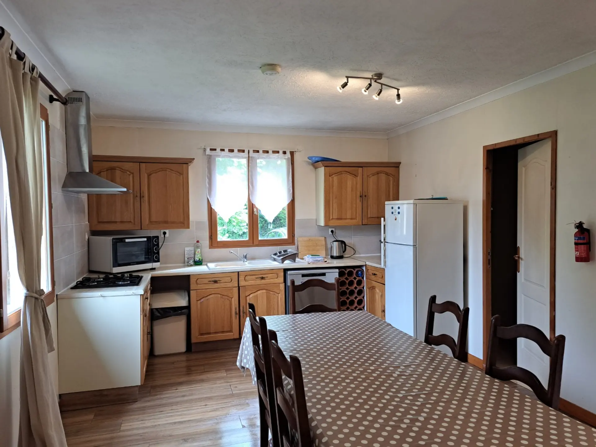 Bungalow Featuring 4 Gîtes, Pool And Garden In Saint Jean D’angely