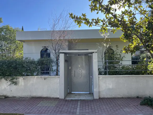 Land Of 650 M² In Athens