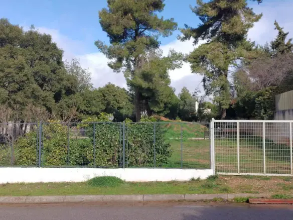 Land Of 875 M² In Athens