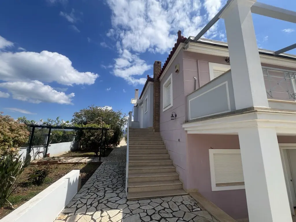 Villa Of 240 M² In Eastern Peloponnese