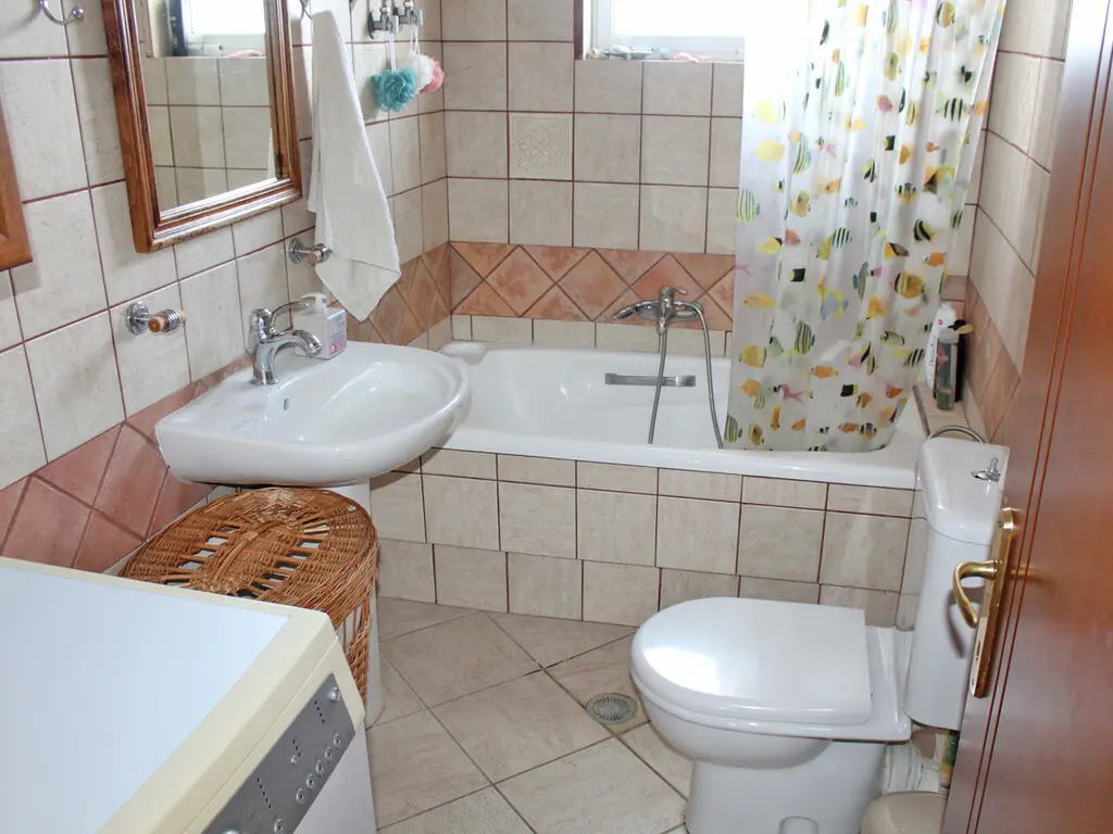 Detached House Of 380 M² In Central Greece