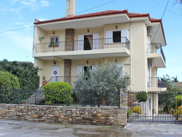 Detached House Of 380 M² In Central Greece