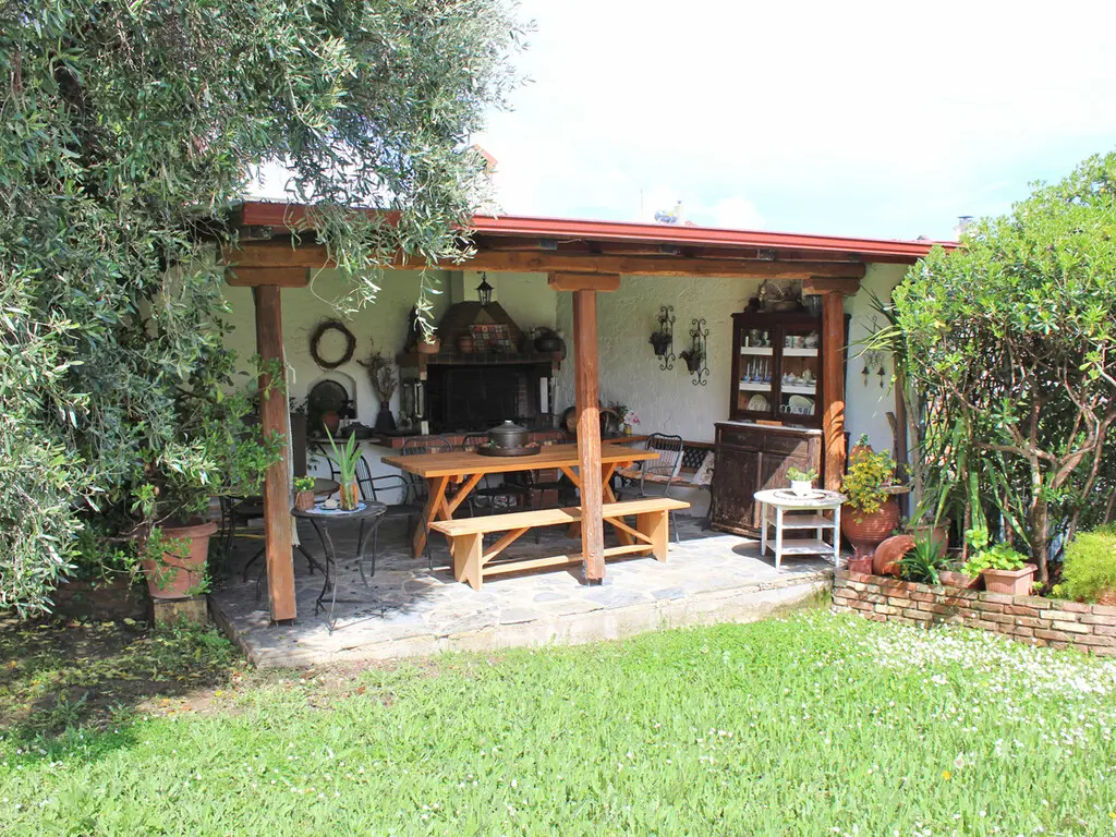 Detached House Of 380 M² In Central Greece