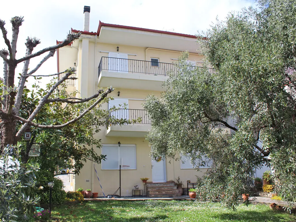 Detached House Of 380 M² In Central Greece