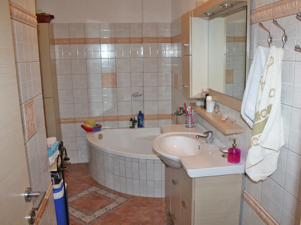 Detached House Of 380 M² In Central Greece