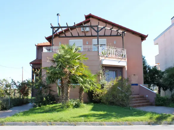 Detached House Of 240 M² On The Olympic Coast