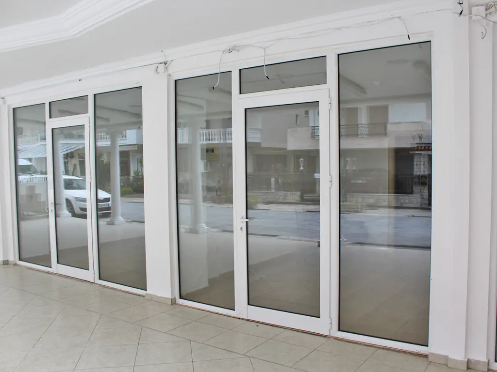 Business Of 271 M² In Olympic Coast