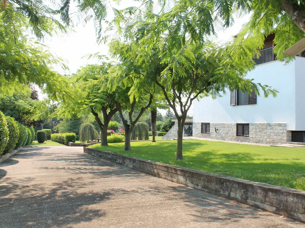 Villa Of 440 M² In Olympic Coast