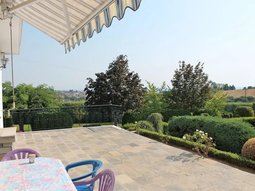 Villa Of 440 M² In Olympic Coast