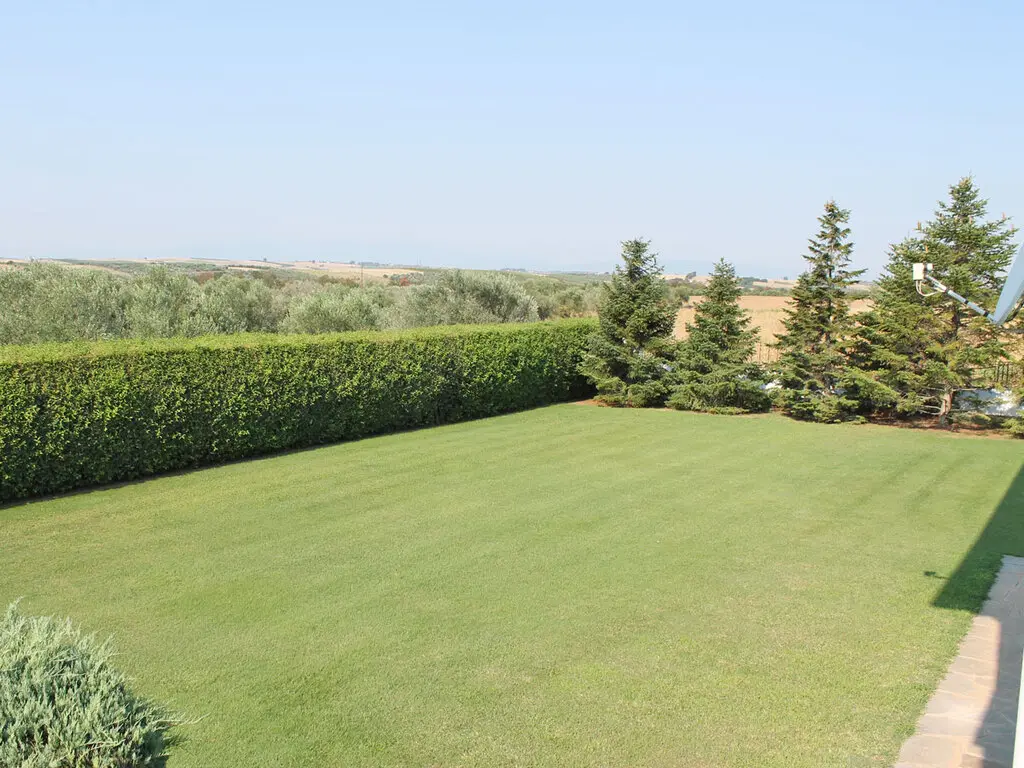 Villa Of 440 M² In Olympic Coast