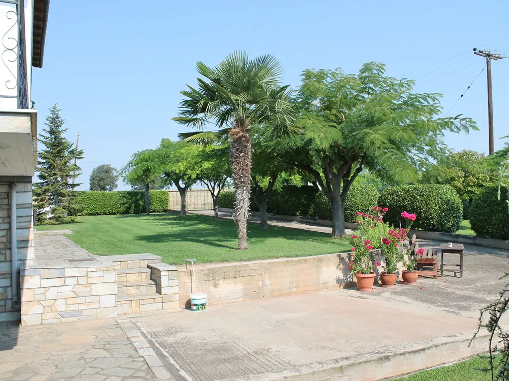 Villa Of 440 M² In Olympic Coast