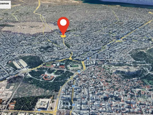 Land Of 382 M² In Athens