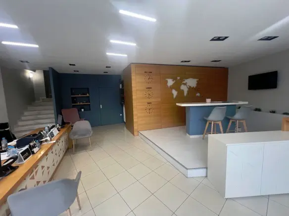 Commercial Property Of 194 M² In Thessaloniki