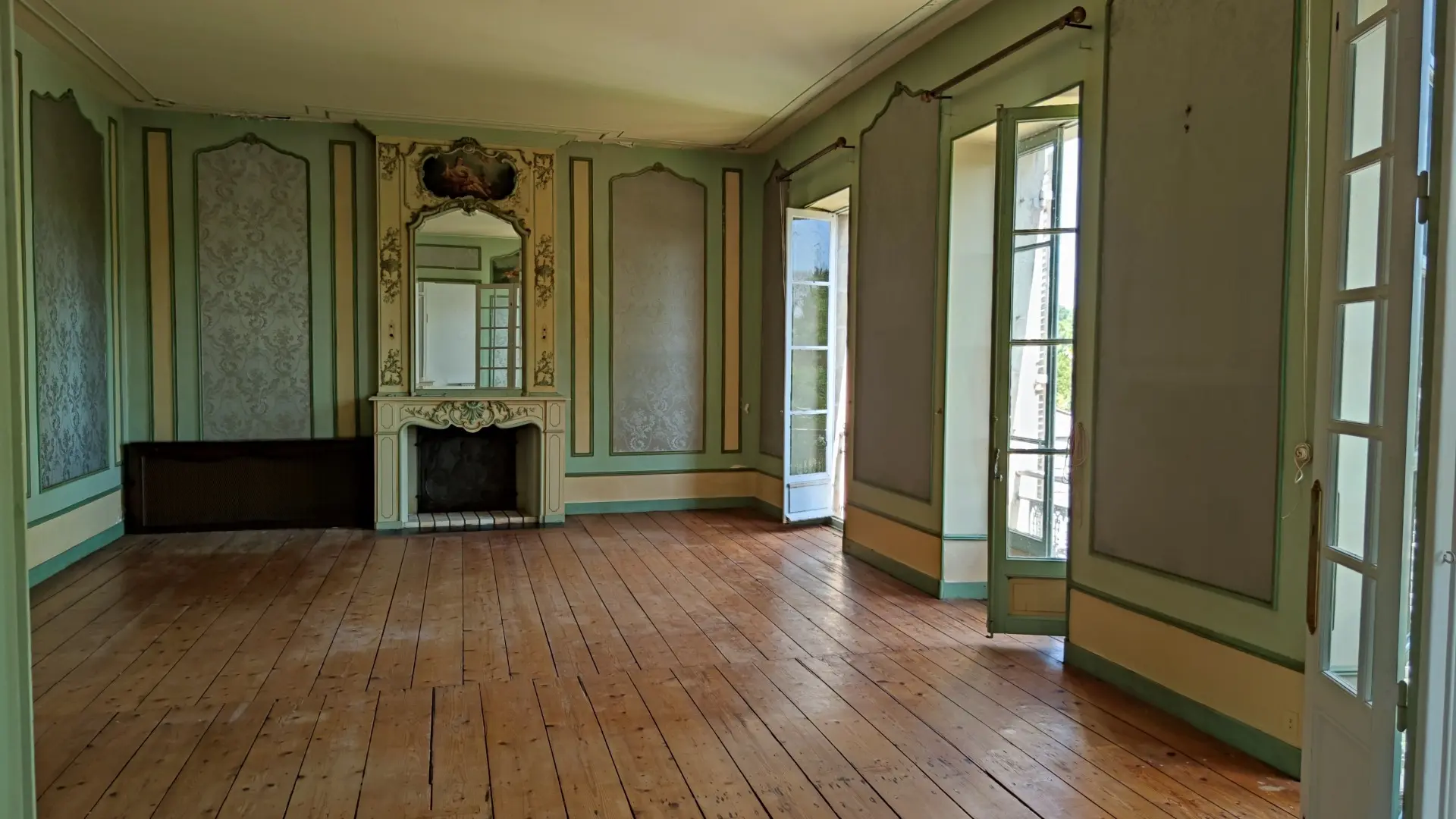 Maison De Maitre Of 7 Bedrooms With Garden, Garage, And River View In Saintes