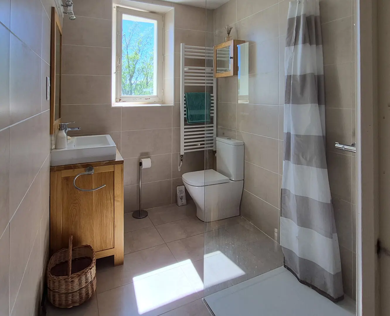House Of 5 Bedrooms With Guest Cottage, Pool, And Pyrenees Views