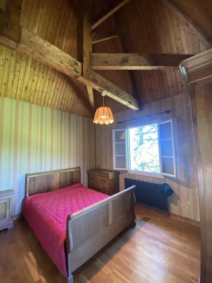 Стан од 80 м² со продавници и железничка станица на пешачко растојание во центарот на градот