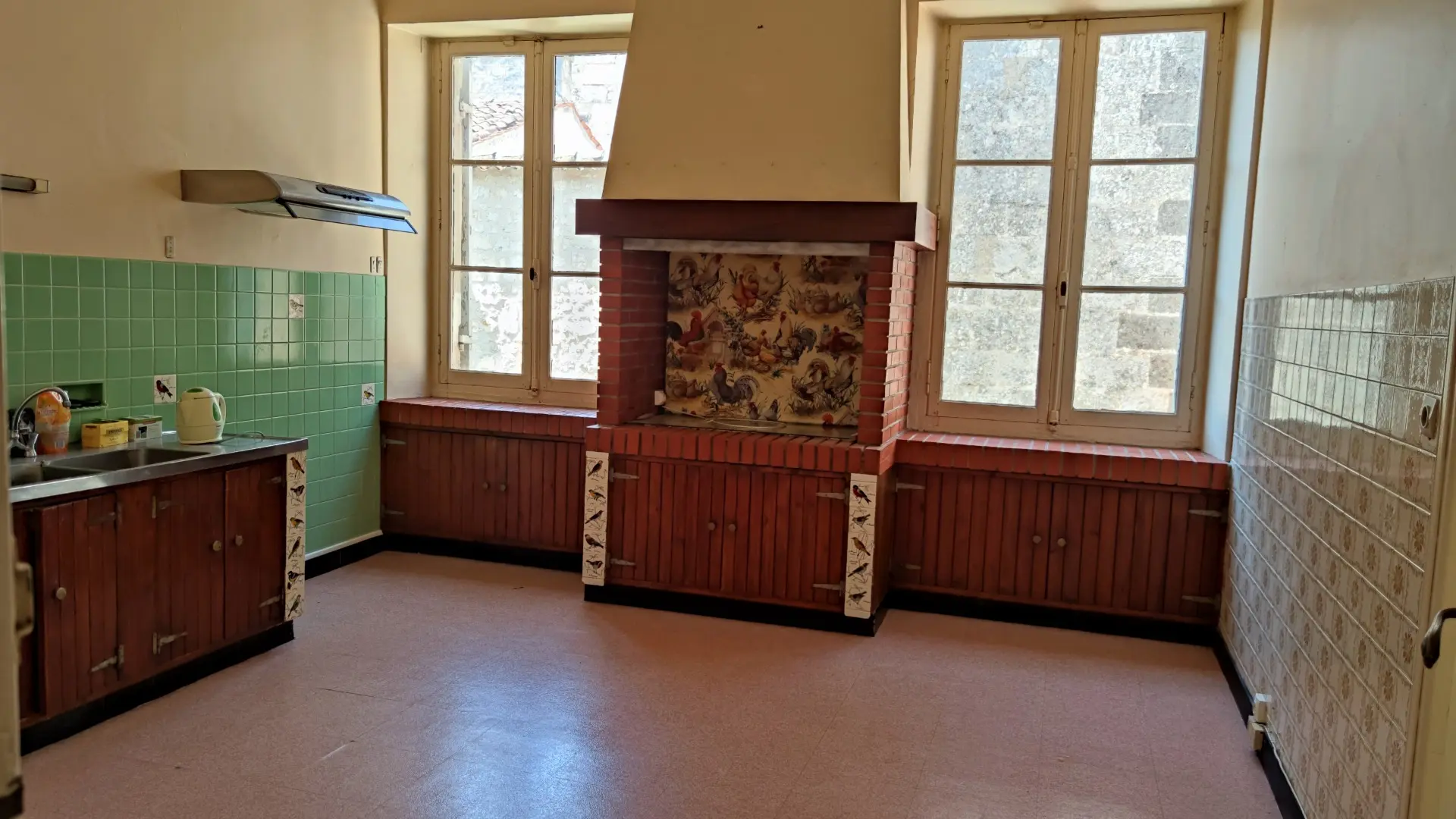 Maison De Maitre Of 7 Bedrooms With Garden, Garage, And River View In Saintes