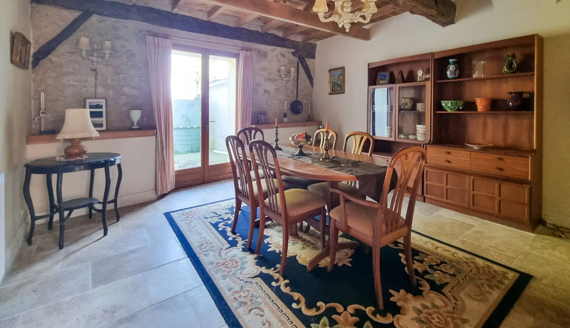 Камена фарма од 250 м² со земјиште, поглед и приватност во Мирепоа