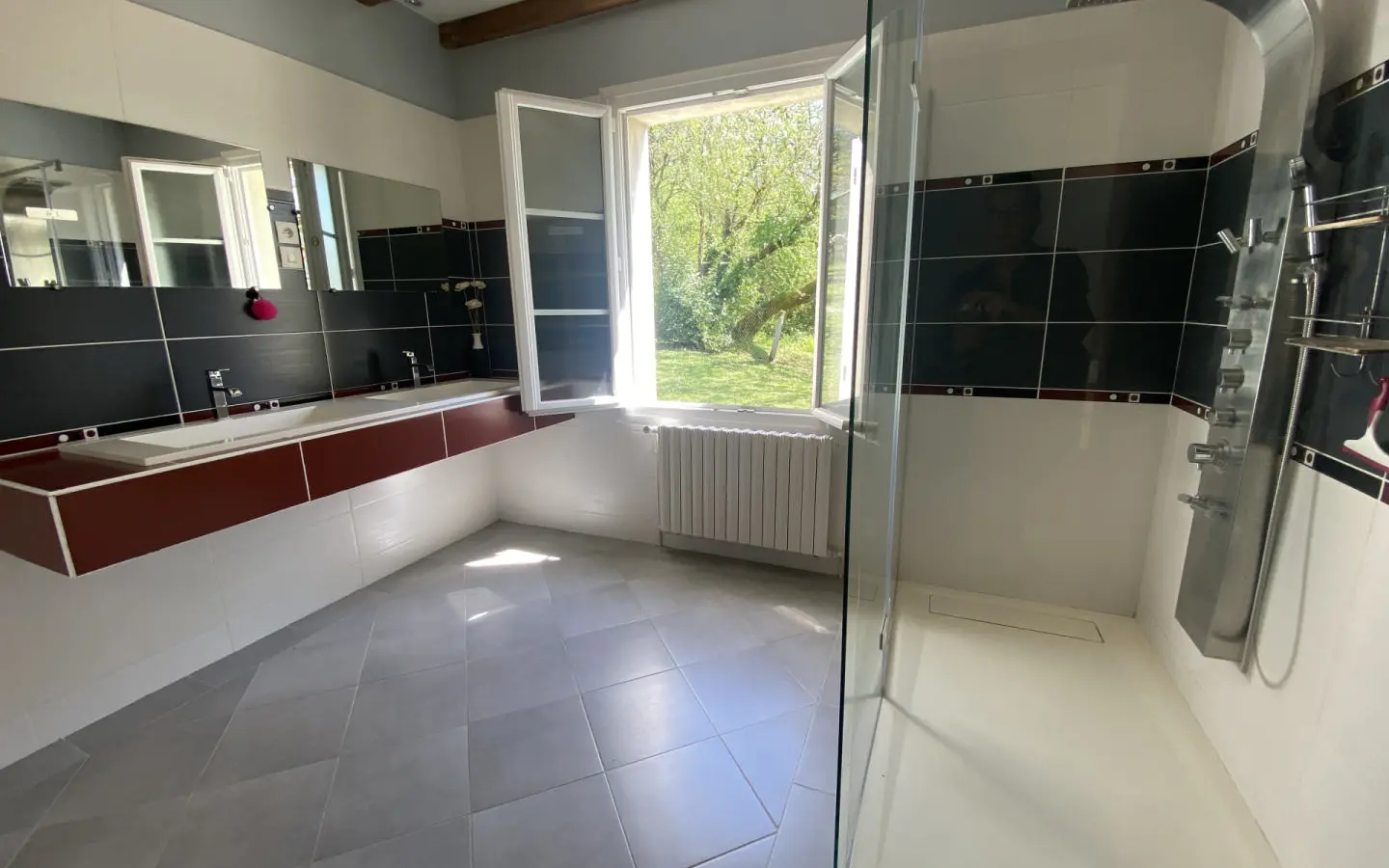 Apartment Of 80 M² With Shops And Railway Station Within Walking Distance In City Center