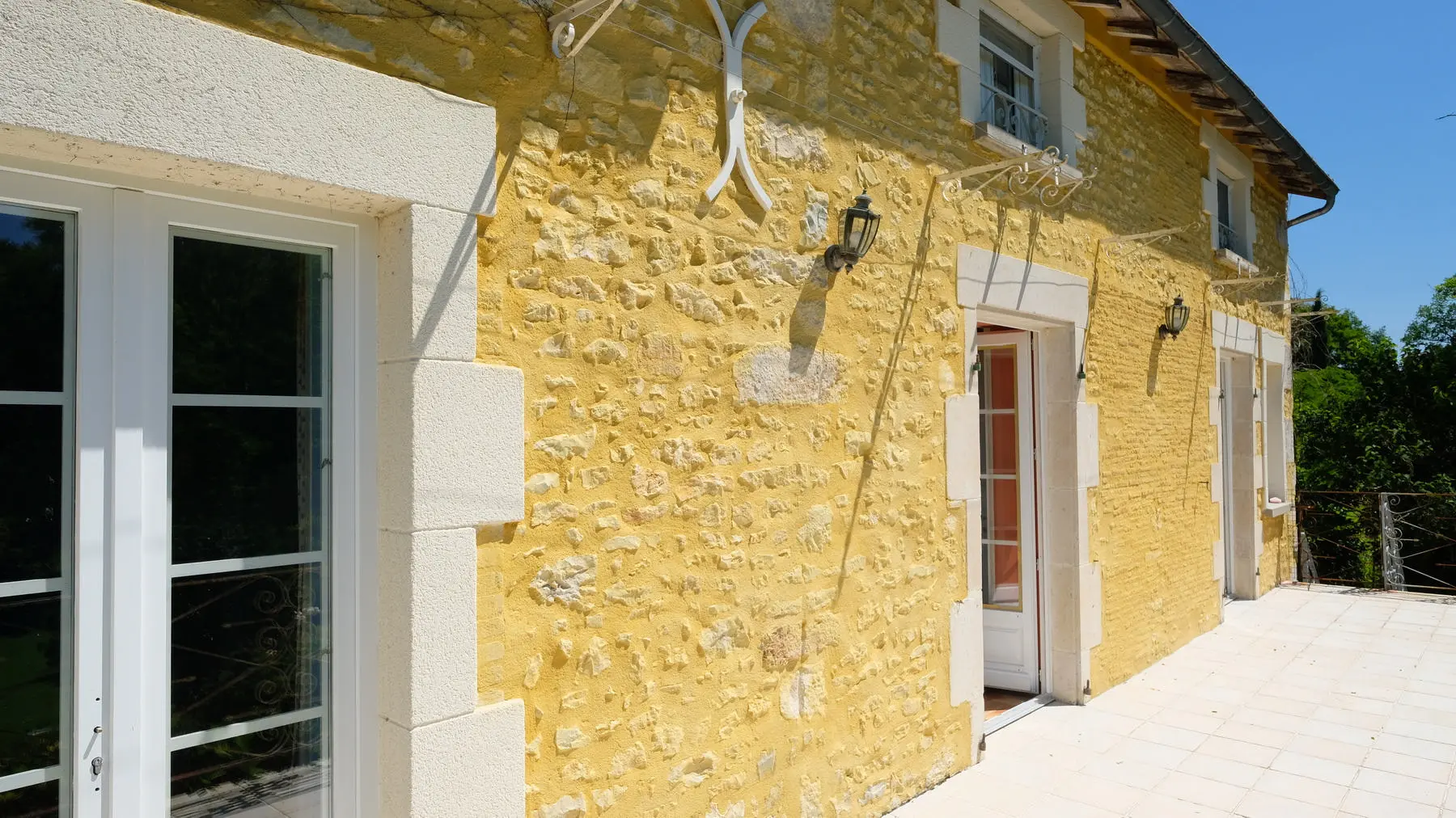 Watermill Of 80000 M² With Stream, Lake, Waterfall, Woodland, Guest House In Charente