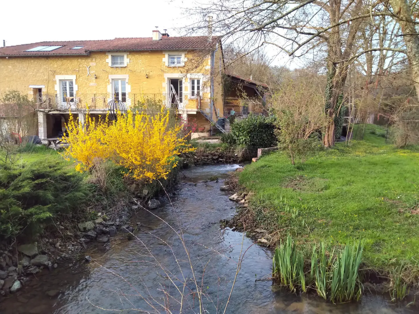 Watermill Of 80000 M² With Stream, Lake, Waterfall, Woodland, Guest House In Charente