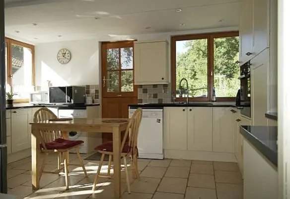 House Of 100 M² With 4 Beds, Riverside, Outbuildings, Views In Old Mill