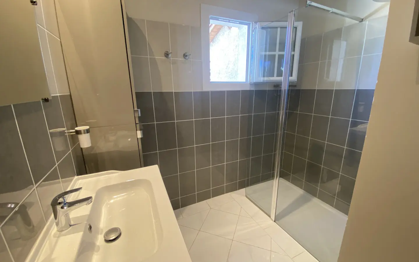 Apartment Of 80 M² With Shops And Railway Station Within Walking Distance In City Center