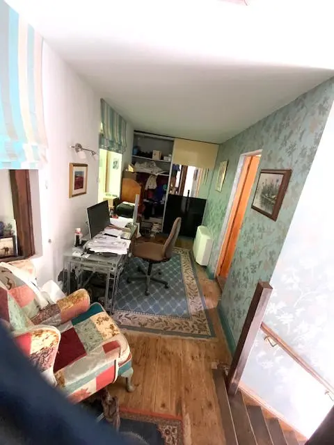 Куќа од 100 м² со 4 спални соби, покрај река, помошни згради, поглед во Старата мелница
