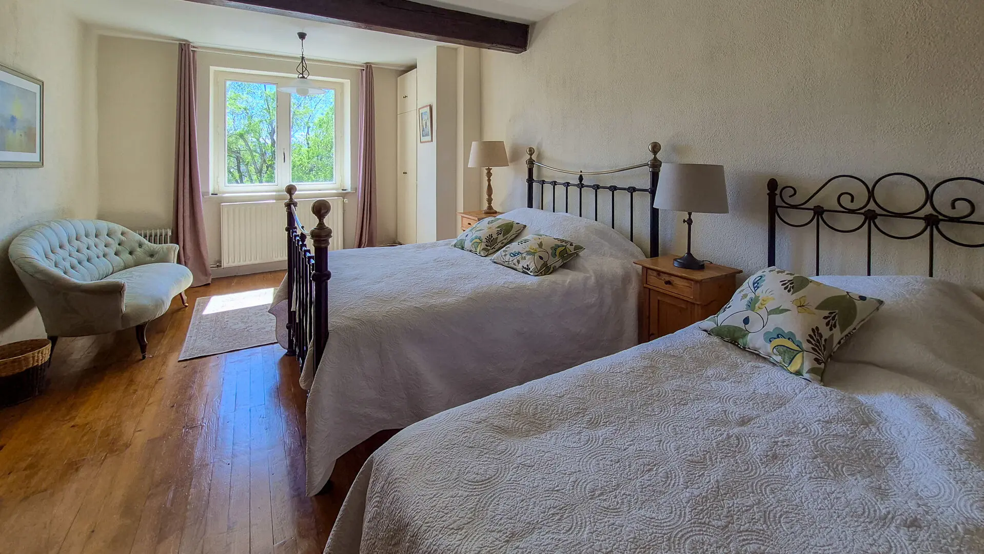 House Of 5 Bedrooms With Guest Cottage, Pool, And Pyrenees Views